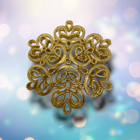 Vintage 1970's Crown Trifari Gold Tone Brooch Filigree Openwork Modernist Swirls - Picture 1 of 4